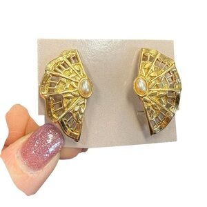 Avon “moonlight lace” Fan-Shaped clip Earrings NIB vintage 1988
